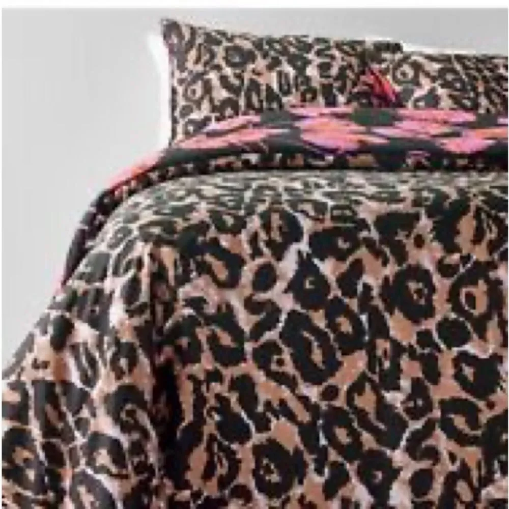 Diane von‎ Furstenberg x Target NEW Leopard & Geranium Leaf Reversible Comforter